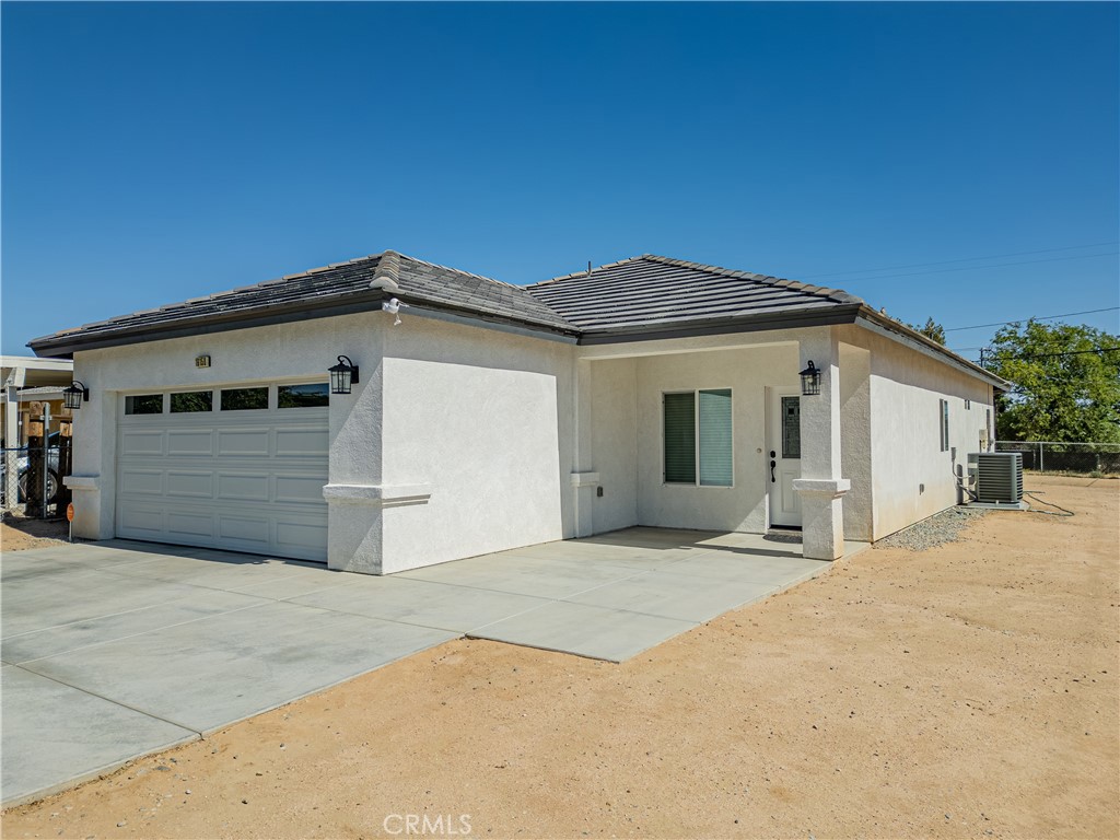 16150 Smoke Tree Street Hesperia, CA 92345 - Photo 4 of 41