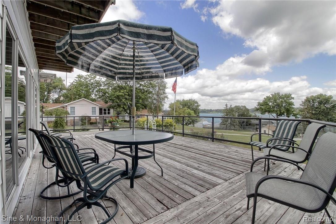 1823 River Road St. Clair, MI 48079 - Photo 41 of 47 41 - Deck.jpg