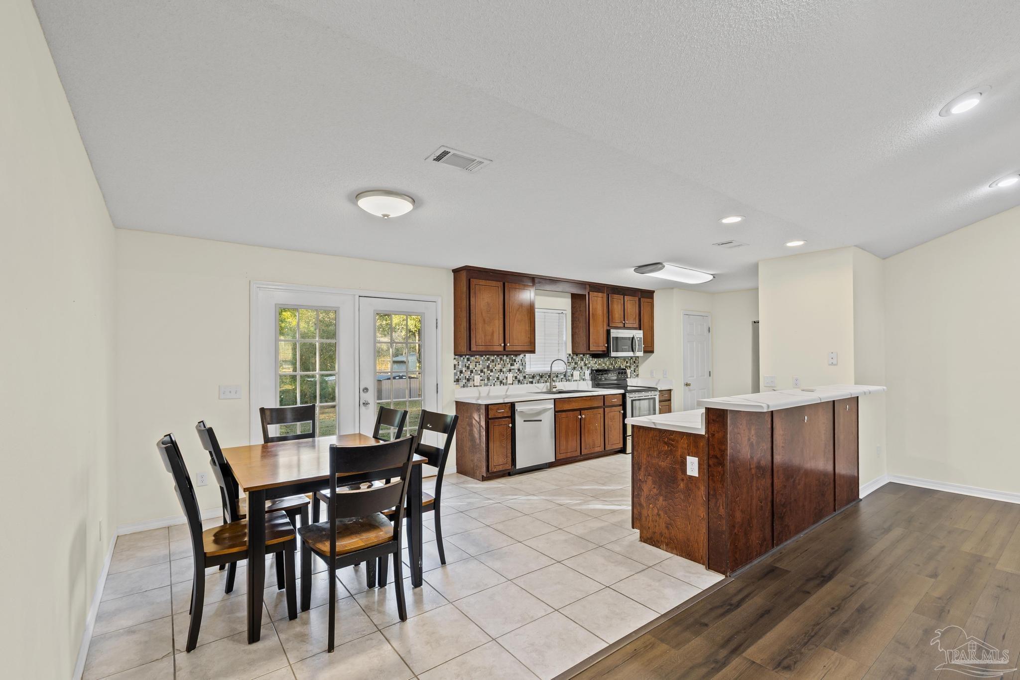 1507 Rivers Street Pensacola, FL 32514 - Photo 7 of 51 Gallery Image 7