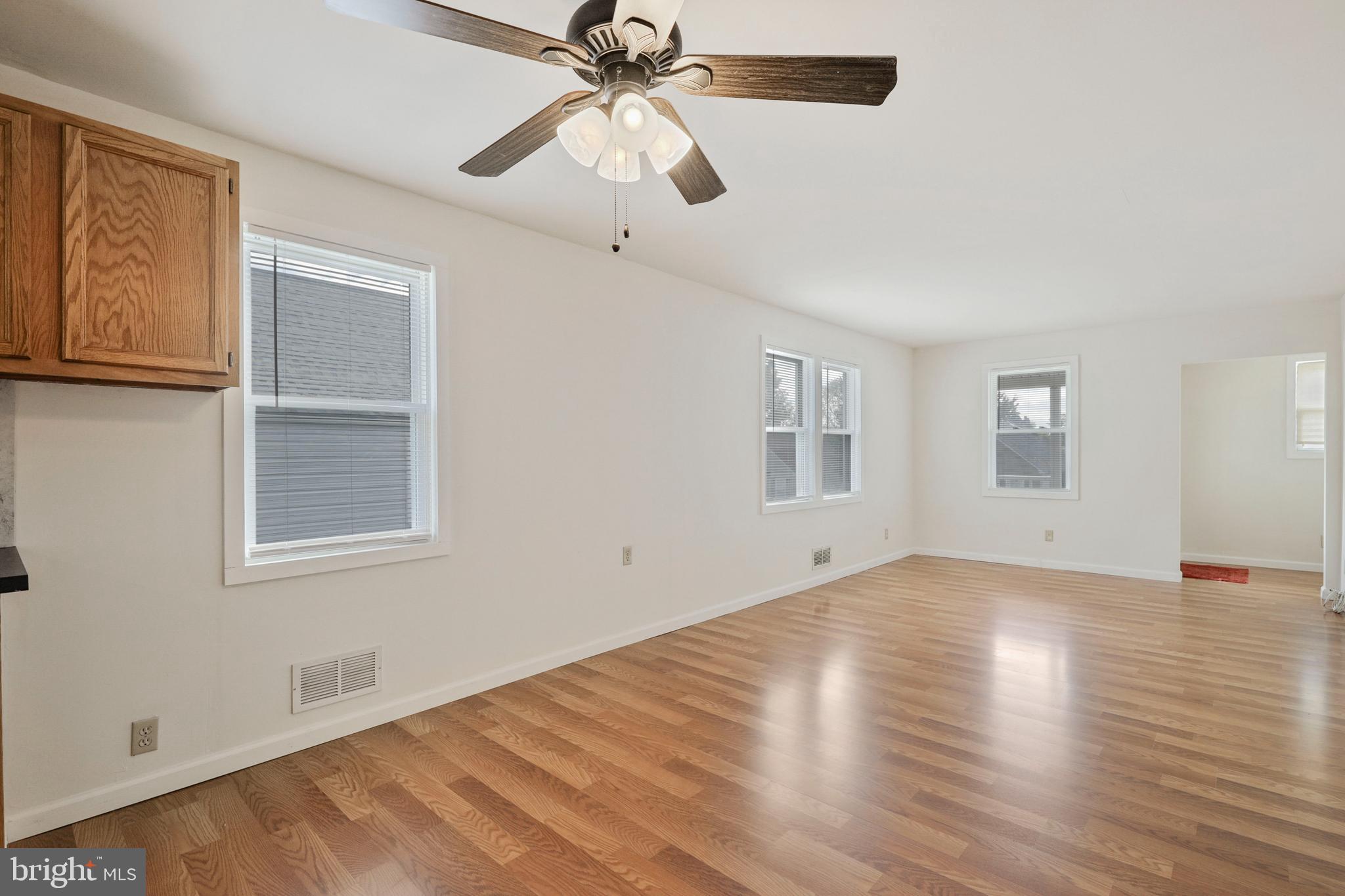 2504 Windsor Road Baltimore, MD 21234 - Photo 7 of 36 main living area