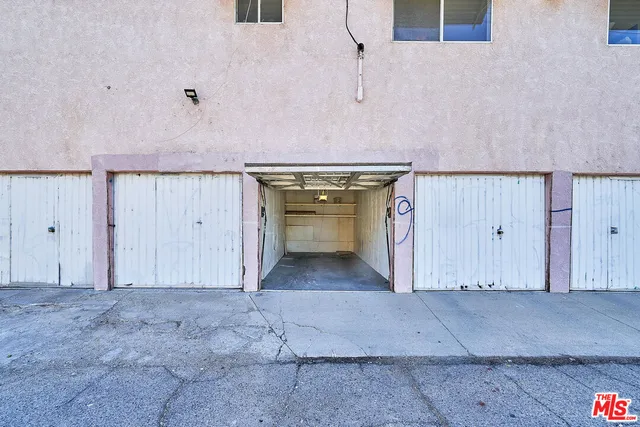 $399,000 | 6520 Shirley Avenue, Unit 14, Reseda, CA 91335