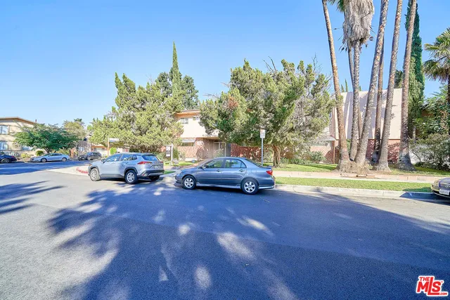 $399,000 | 6520 Shirley Avenue, Unit 14, Reseda, CA 91335