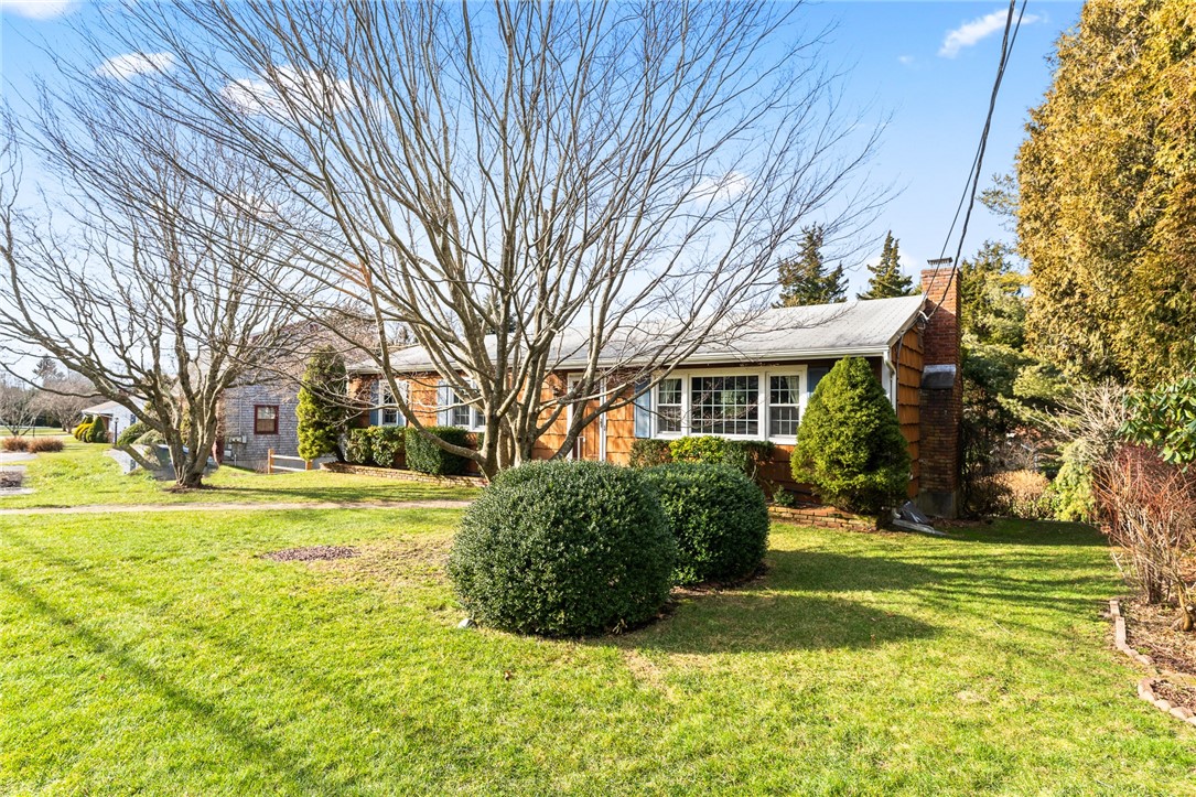 123 Watch Hill Road Westerly, RI 02891 - Photo 3 of 31