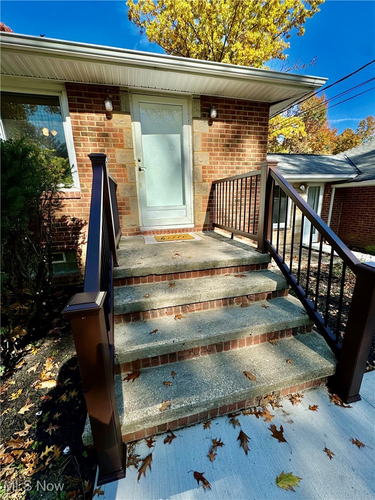 1729 East Pleasant Valley Road Independence, OH 44131 - Photo 4 of 41 View of entrance to property