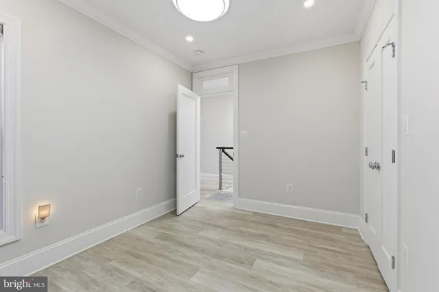 a close up view of a washer and dryer