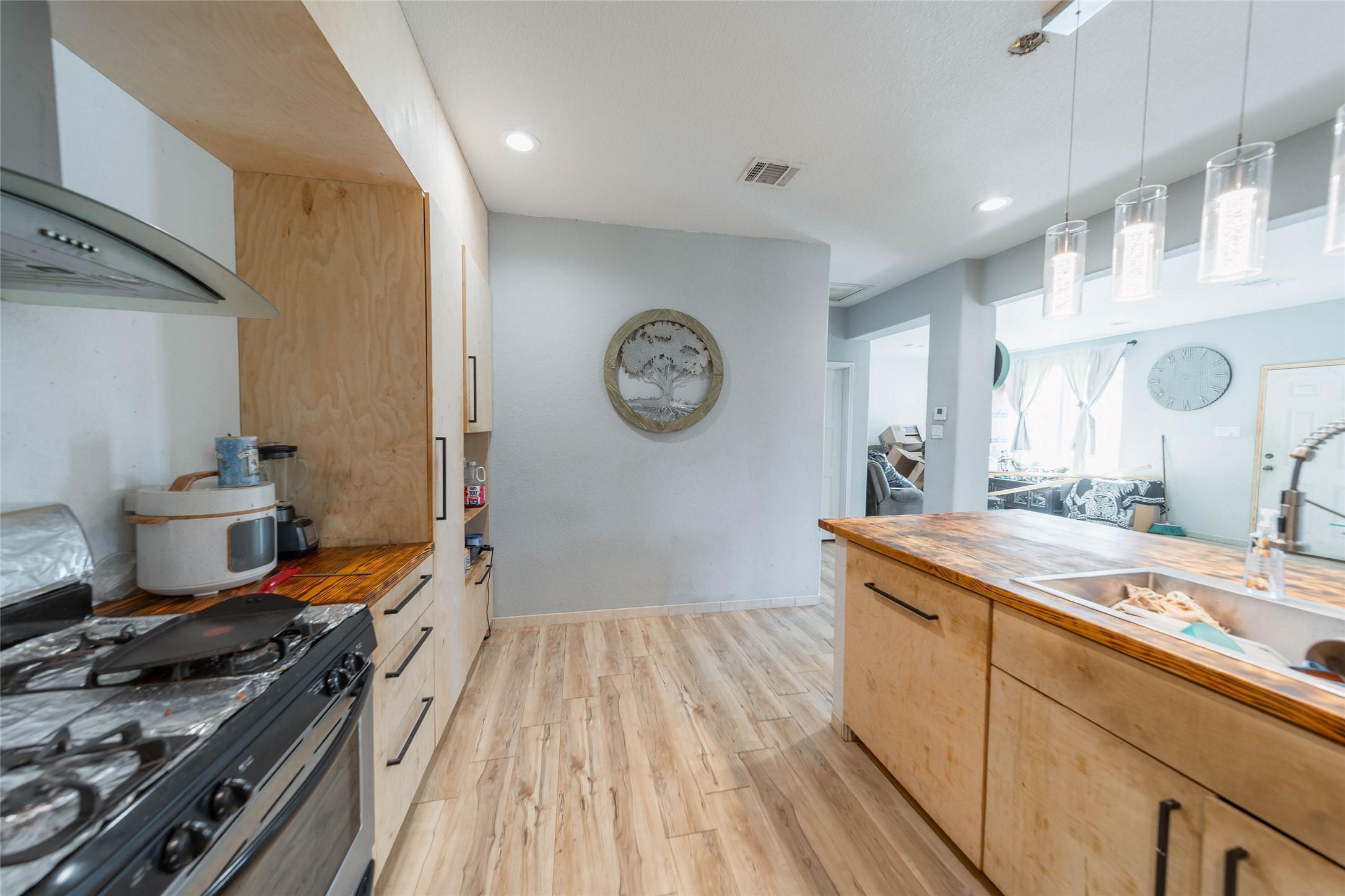 11 Seth Cleveland, TX 77328 - Photo 17 of 50 a very nice looking room with a large window