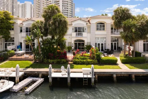 $3,100,000 | 3707 Northeast 214th Street, Unit 14, Aventura, FL 33180