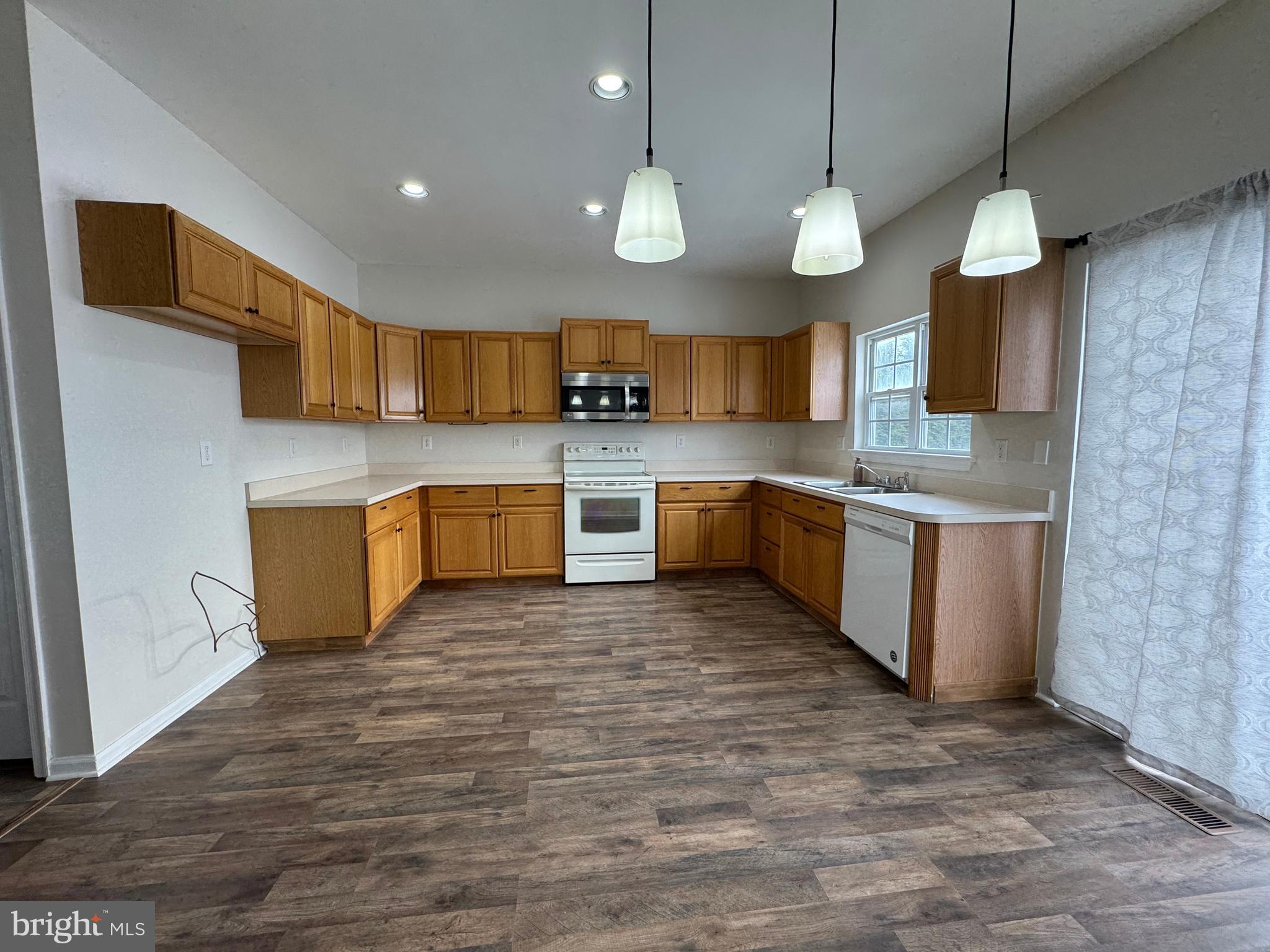 415 Hatteras Road Coatesville, PA 19320 - Photo 8 of 34 Gallery Image 8