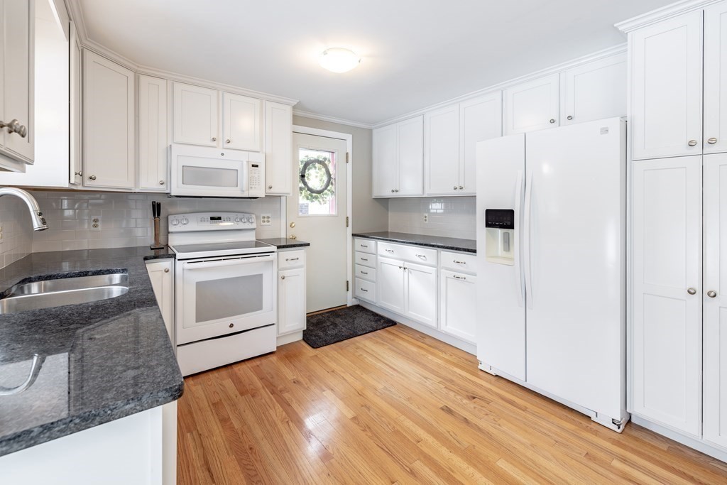 120 Springdale Road Westfield, MA 01085 - Photo 3 of 36 Gallery Image 3