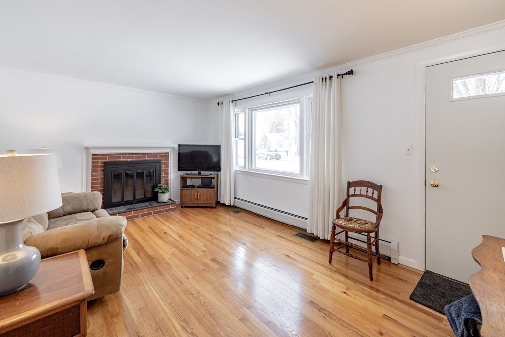 120 Springdale Road Westfield, MA 01085 - Photo 8 of 36 Gallery Image 8