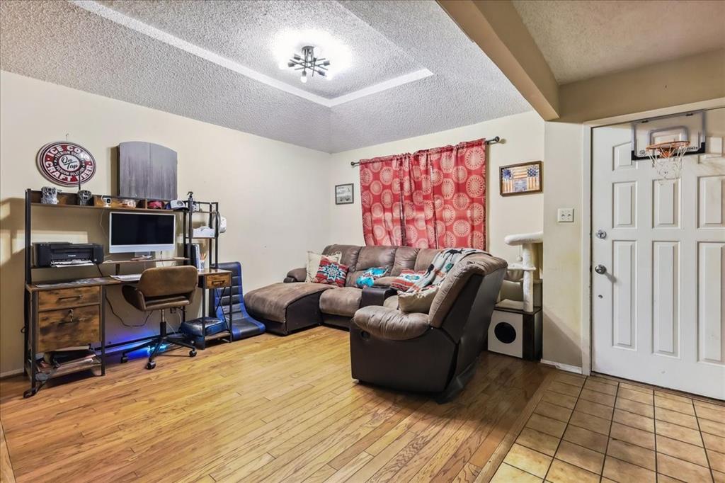 8123 Hilltop Road Argyle, TX 76226 - Photo 19 of 34 a livingroom with workspace and a couch