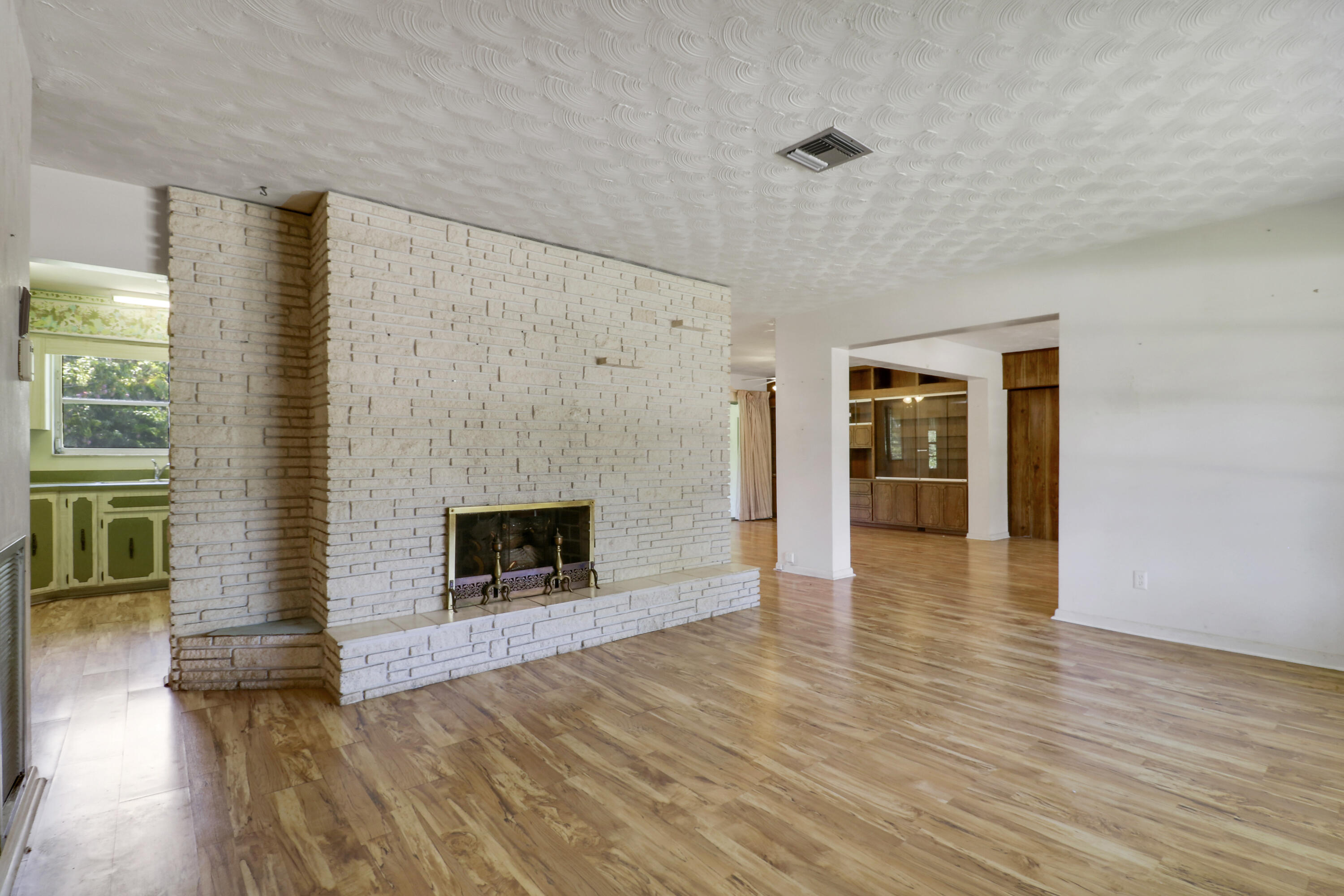 314 3rd Street Jupiter, FL 33458 - Photo 13 of 19 LIVING ROOM