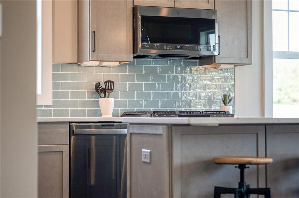 103 Ridge Line Drive Apollo, PA 15613 - Photo 32 of 39 a kitchen with a sink and a microwave