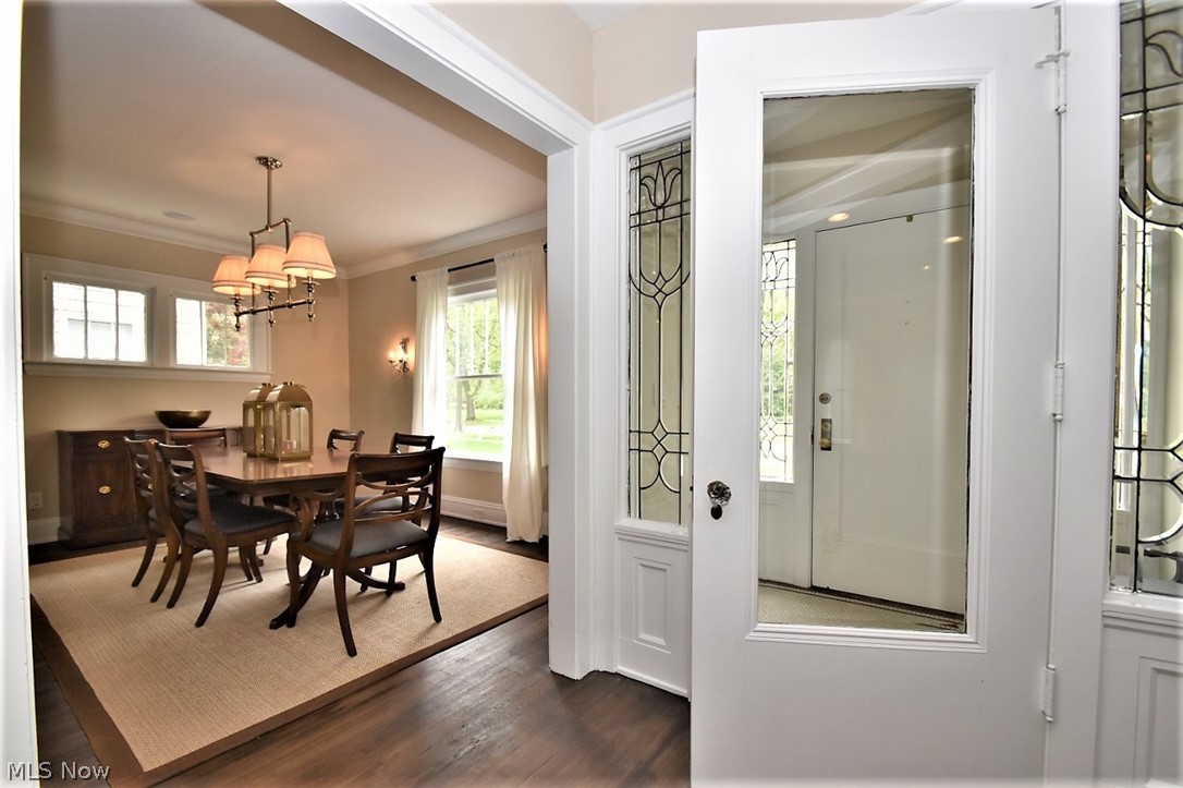 2869 Scarborough Road Cleveland, OH 44118 - Photo 3 of 25 Gallery Image 3