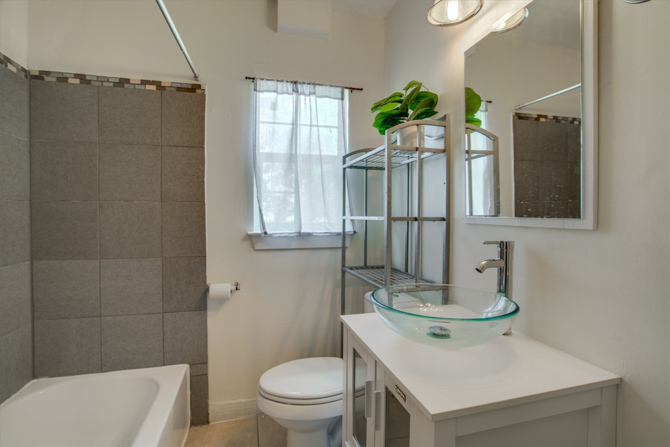 4615 Ribbecke Avenue Austin, TX 78721 - Photo 13 of 19 Full bath featuring vanity and shower combination