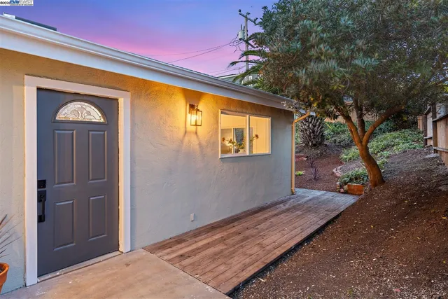 $1,298,000 | 121 Beachview Avenue, Pacifica, CA 94044