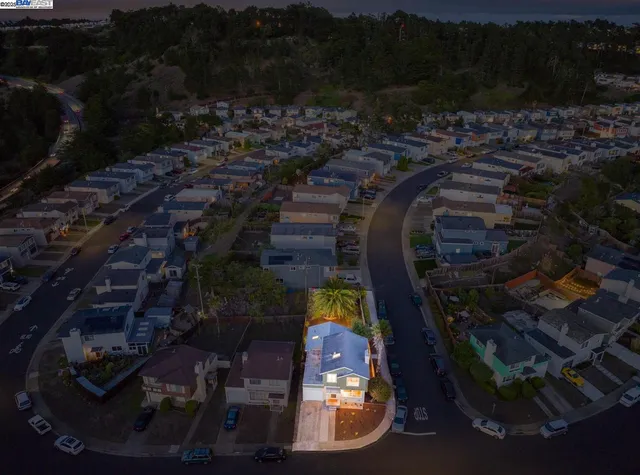 $1,298,000 | 121 Beachview Avenue, Pacifica, CA 94044