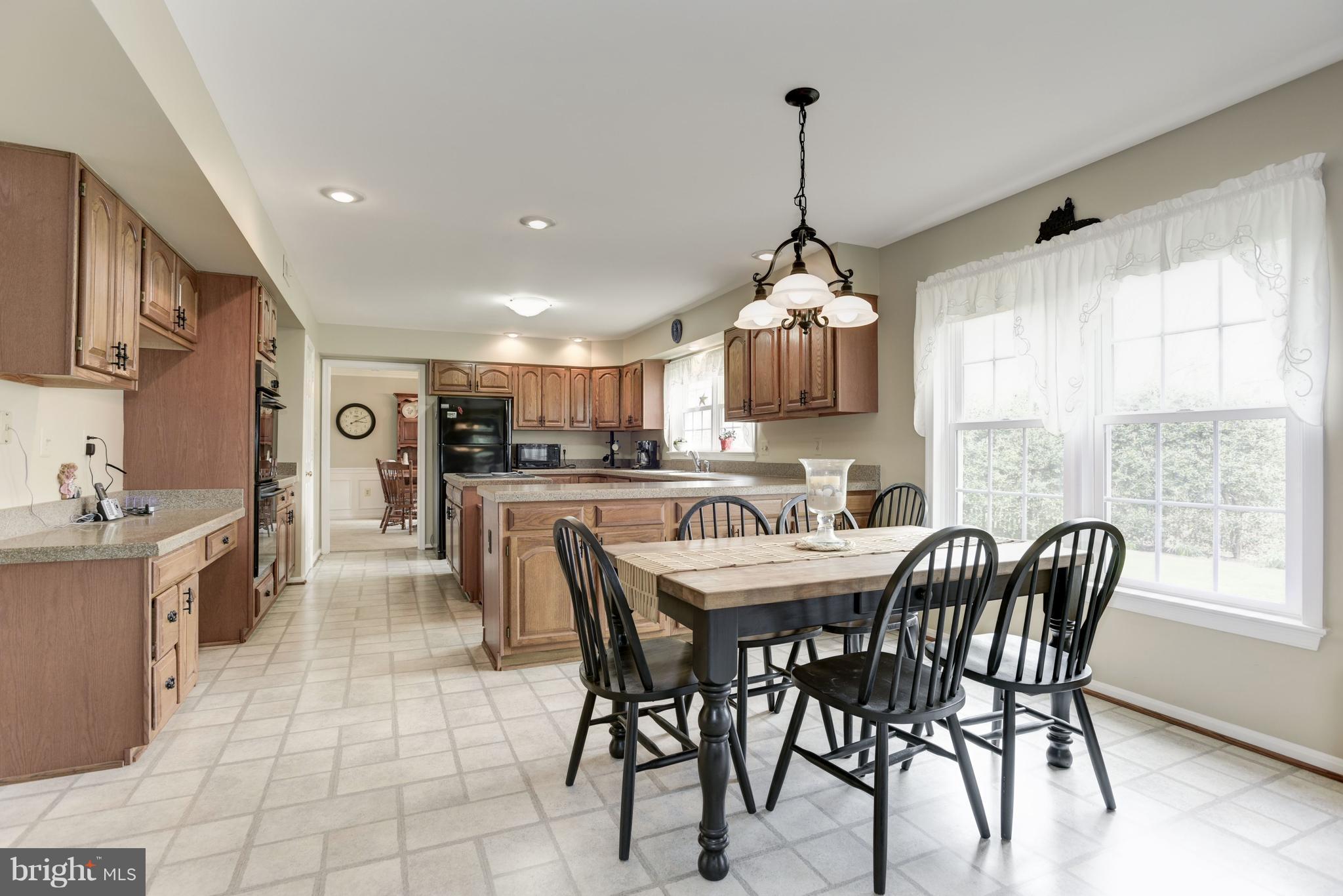 14 Rutledge Court Sterling, VA 20165 - Photo 11 of 30 Kitchen