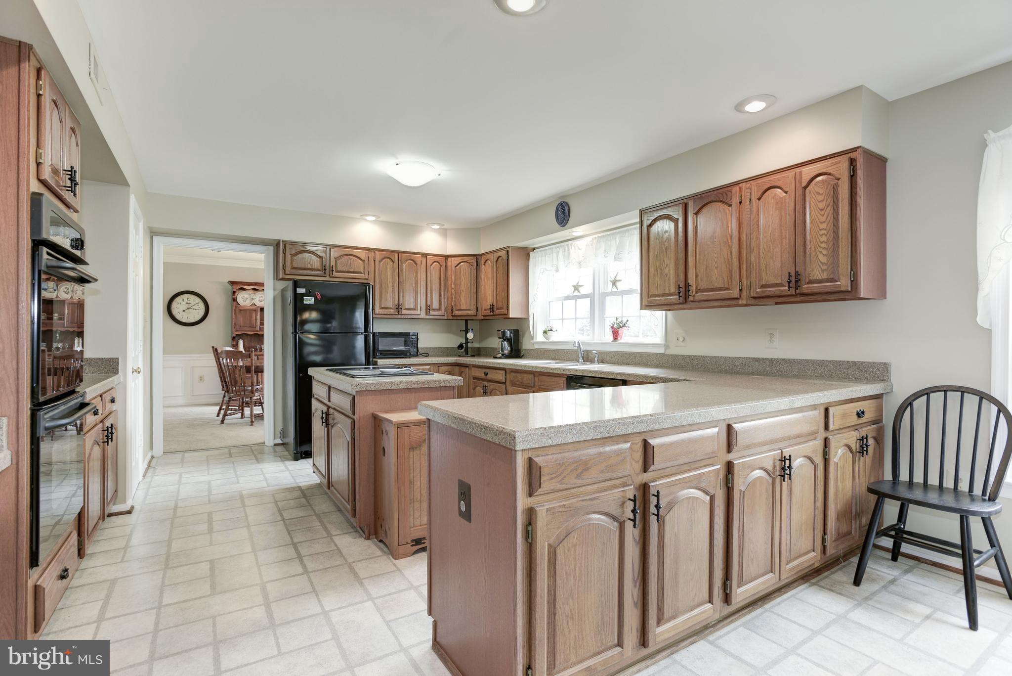 14 Rutledge Court Sterling, VA 20165 - Photo 10 of 30 Kitchen