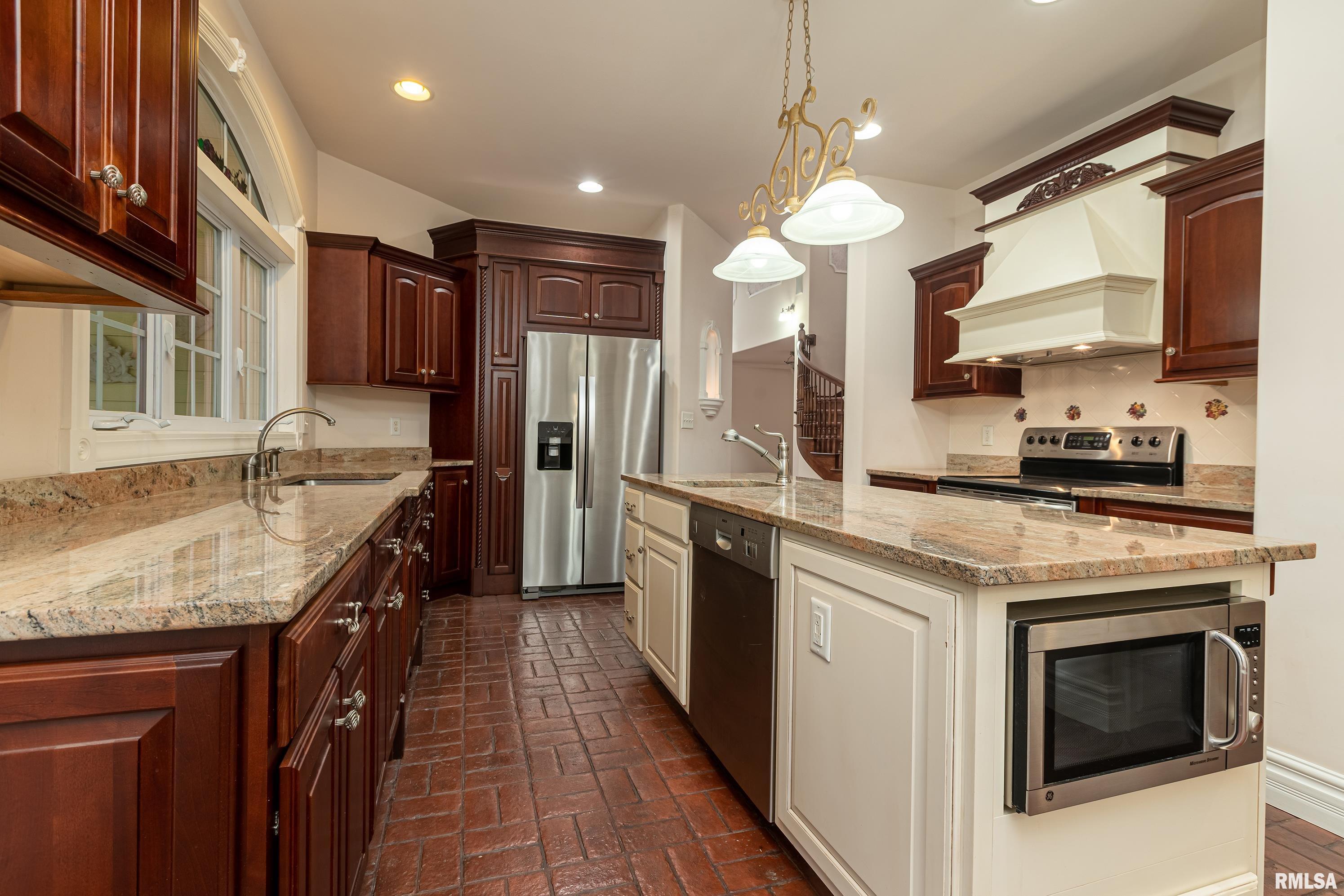 305 Twin Lakes Road Carterville, IL 62918 - Photo 12 of 45 Gallery Image 12