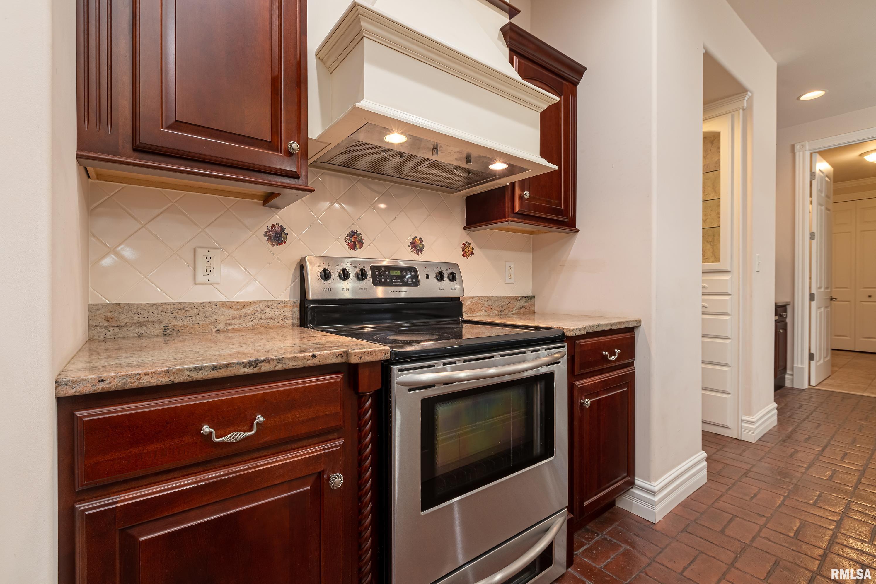 305 Twin Lakes Road Carterville, IL 62918 - Photo 14 of 45 Gallery Image 14