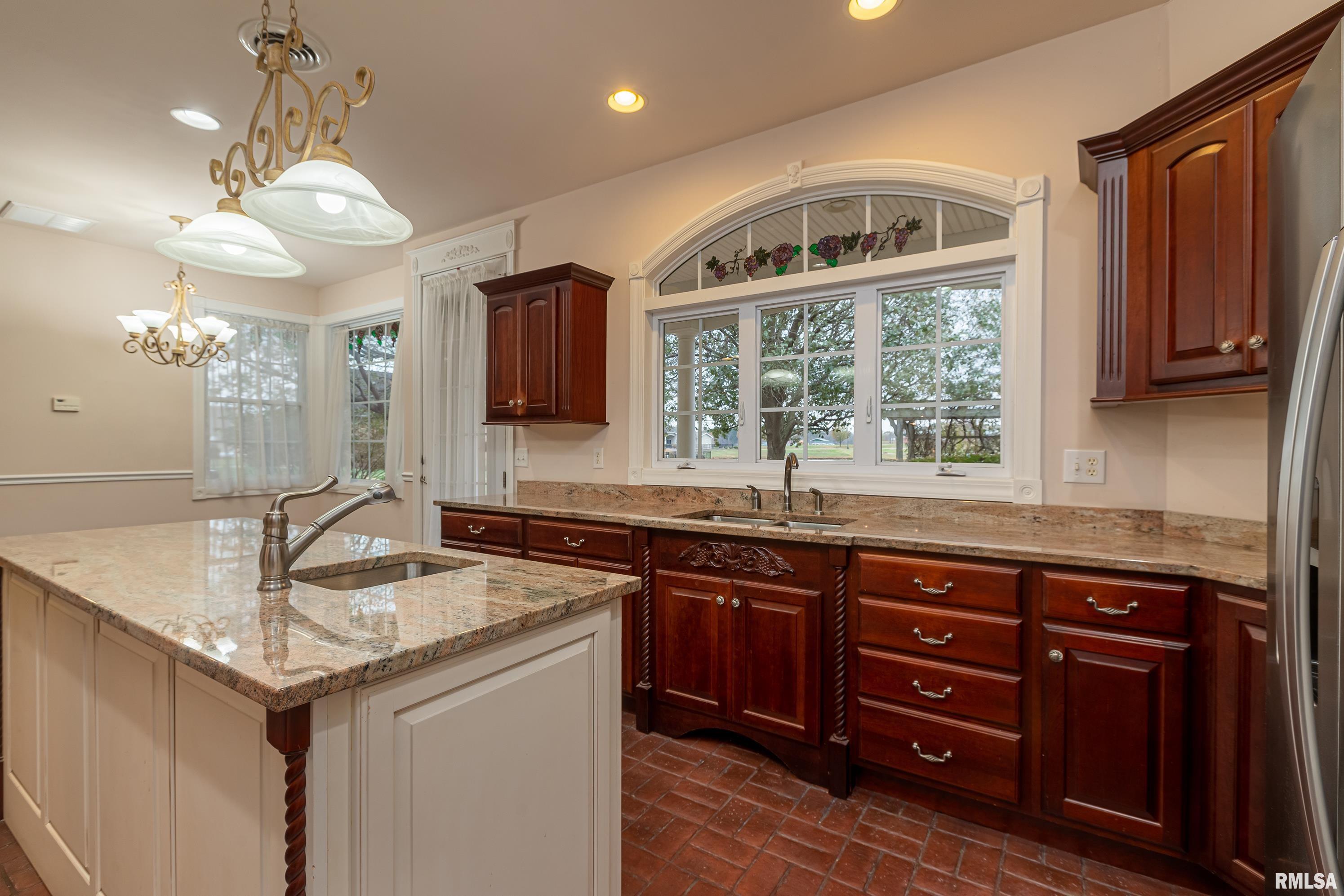 305 Twin Lakes Road Carterville, IL 62918 - Photo 15 of 45 Gallery Image 15