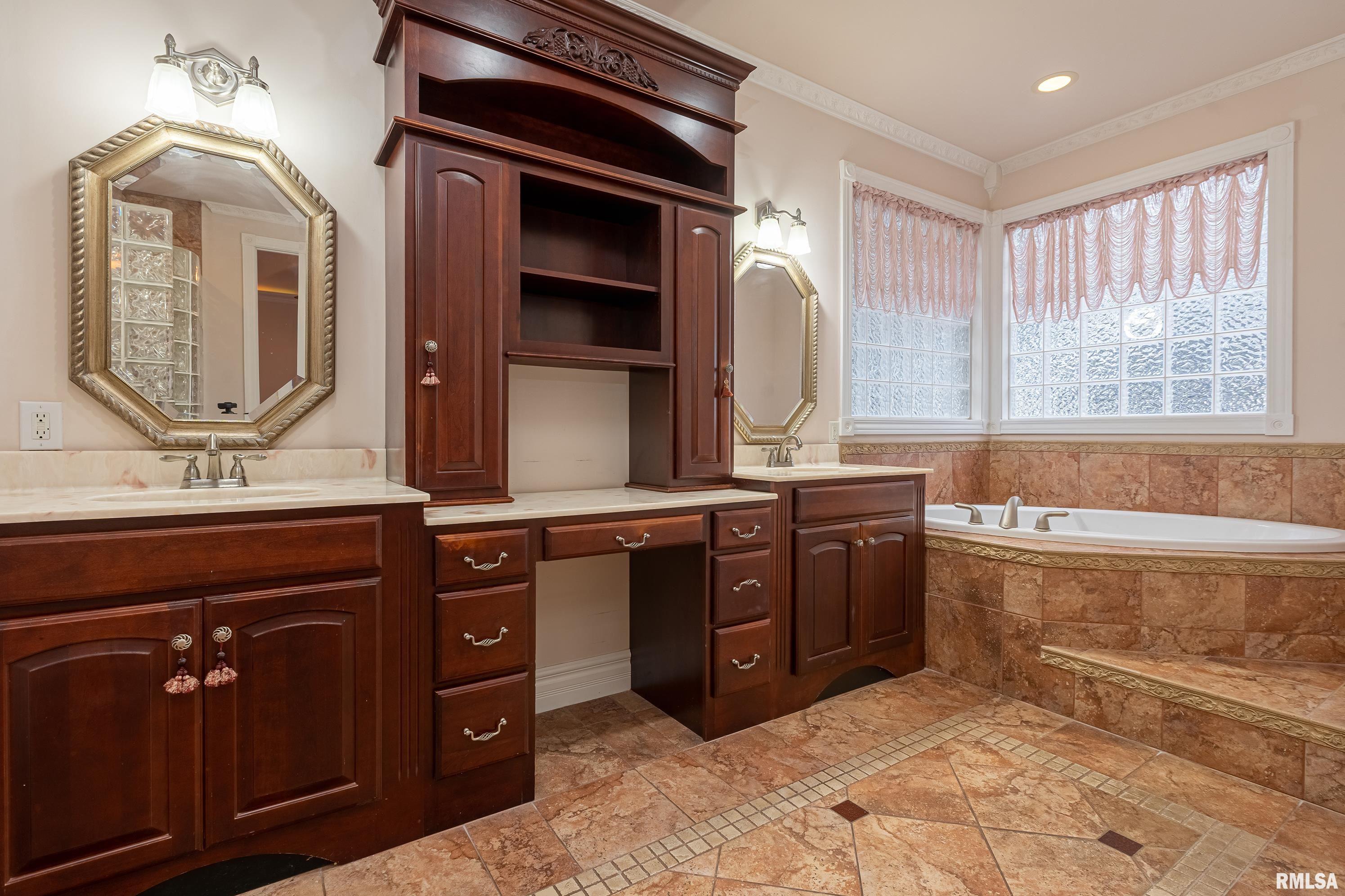 305 Twin Lakes Road Carterville, IL 62918 - Photo 24 of 45 Gallery Image 24