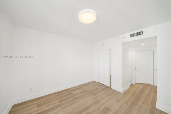 $7,900 | 4775 Collins Avenue, Unit 2507, Miami Beach, FL 33140