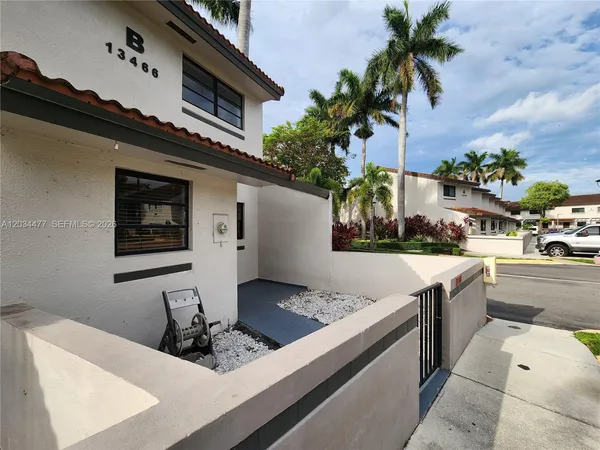 a view of a house with outdoor space