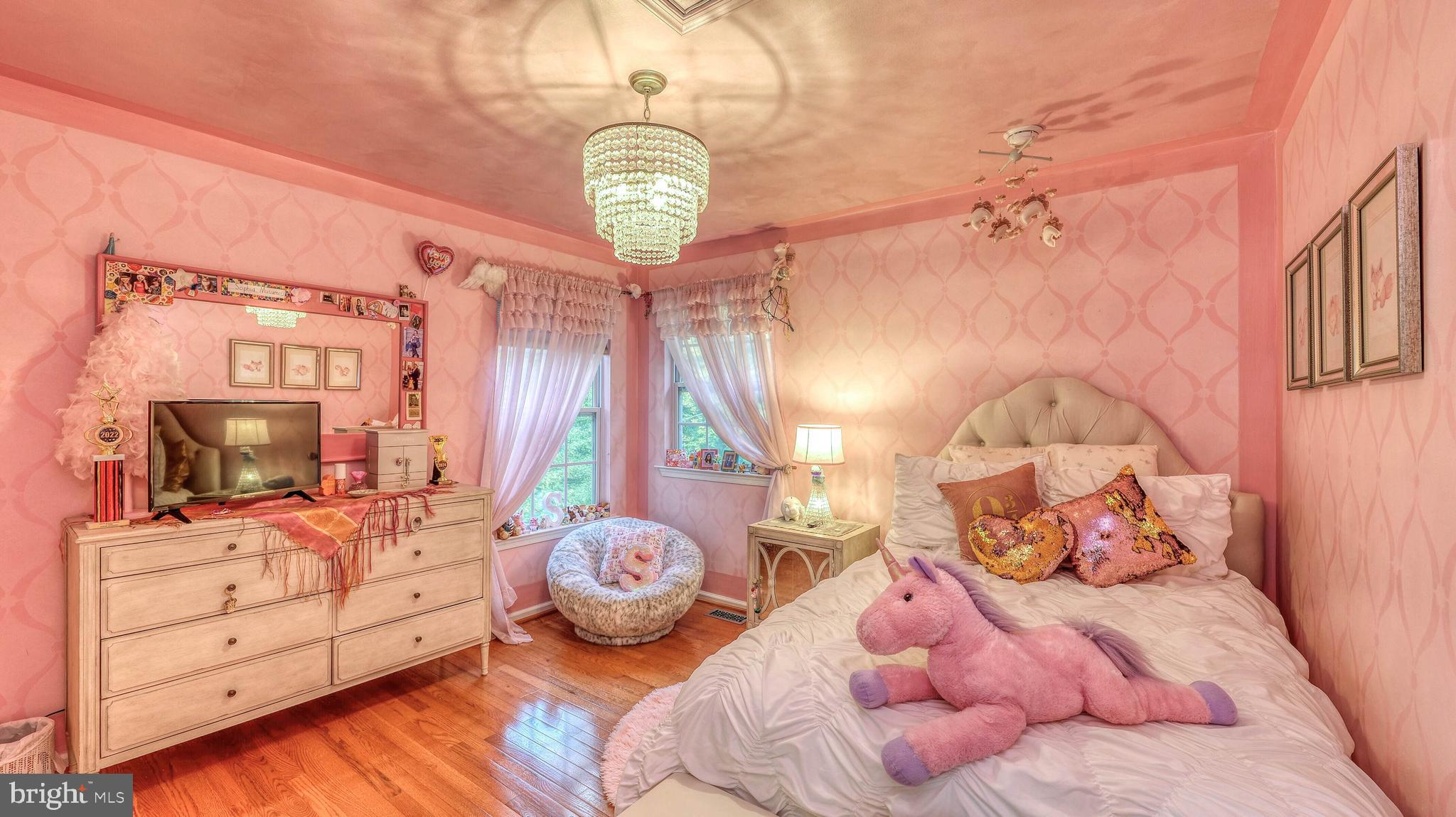 107 Millstone Way Monroeville, NJ 08343 - Photo 25 of 40 a bedroom with a bed and wooden floor