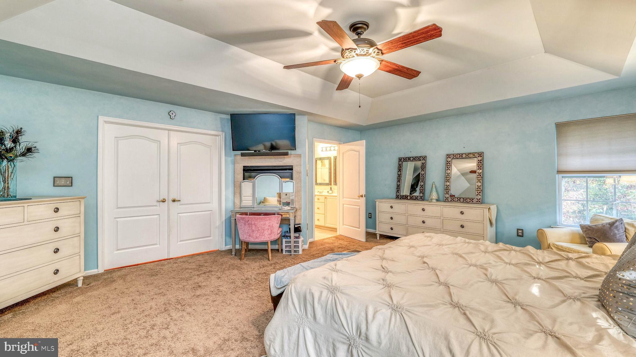 107 Millstone Way Monroeville, NJ 08343 - Photo 31 of 40 a bedroom with a large bed and dresser