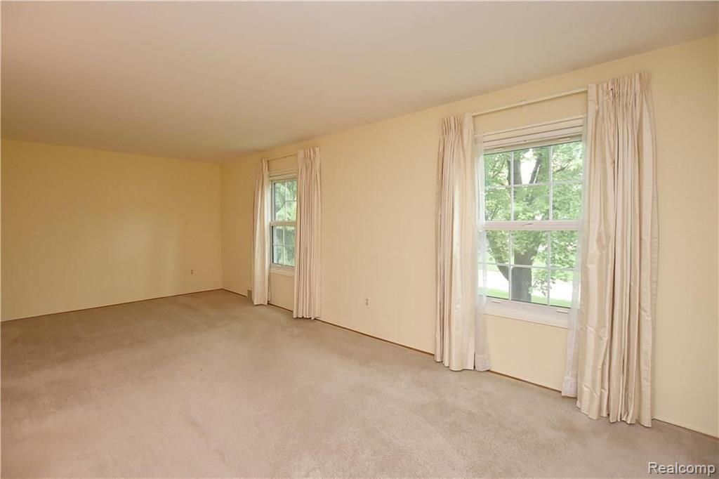32635 Old Post Road Beverly Hills, MI 48025 - Photo 21 of 34