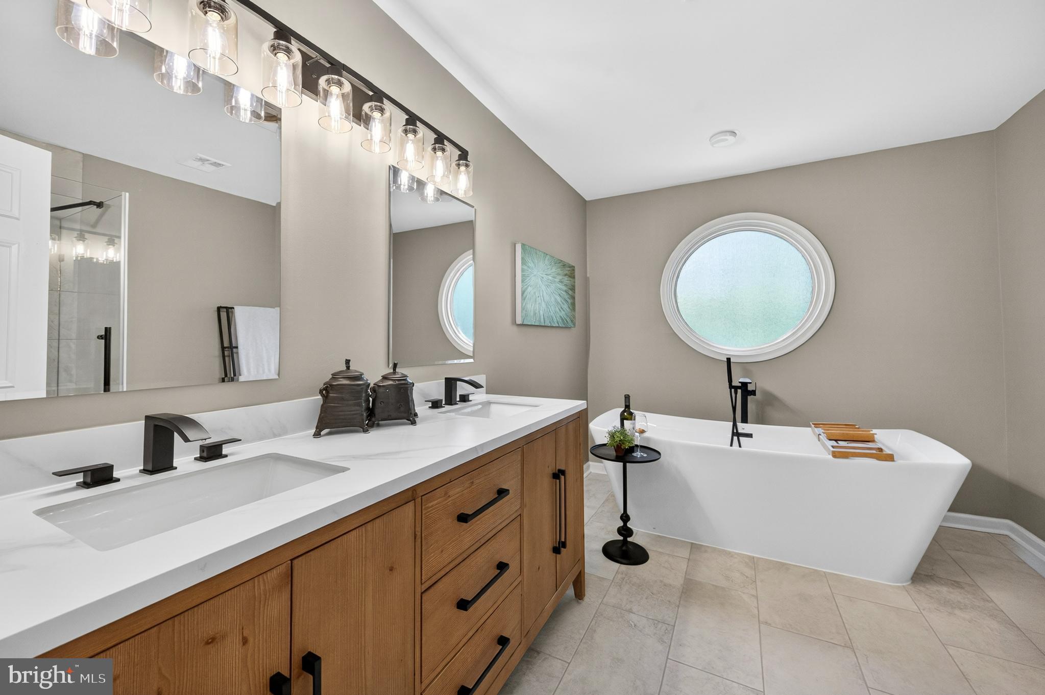 2906 Oakton Ridge Circle Oakton, VA 22124 - Photo 21 of 42 a spacious bathroom with a double vanity sink mirror and bathtub