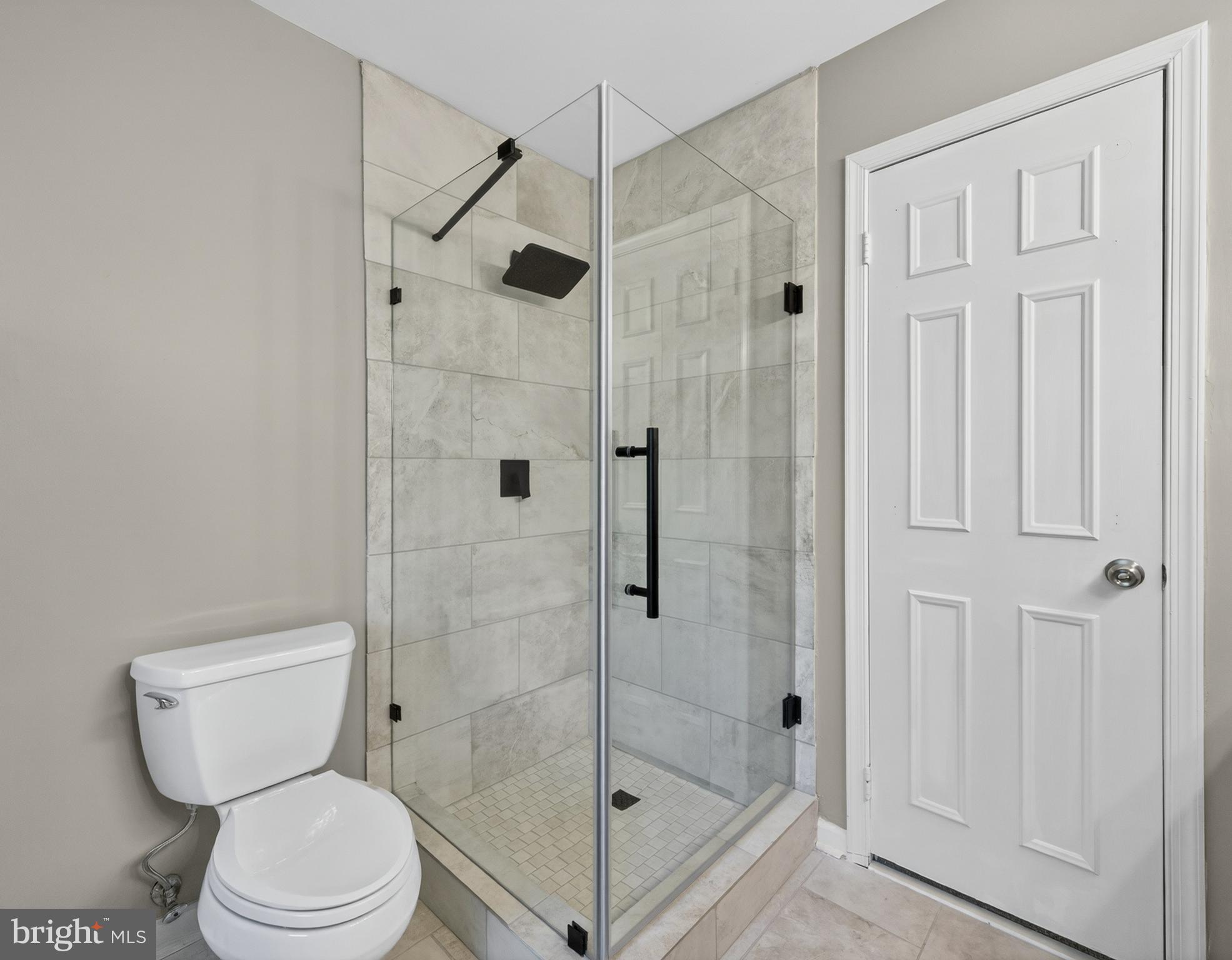 2906 Oakton Ridge Circle Oakton, VA 22124 - Photo 23 of 42 a bathroom with a toilet and shower