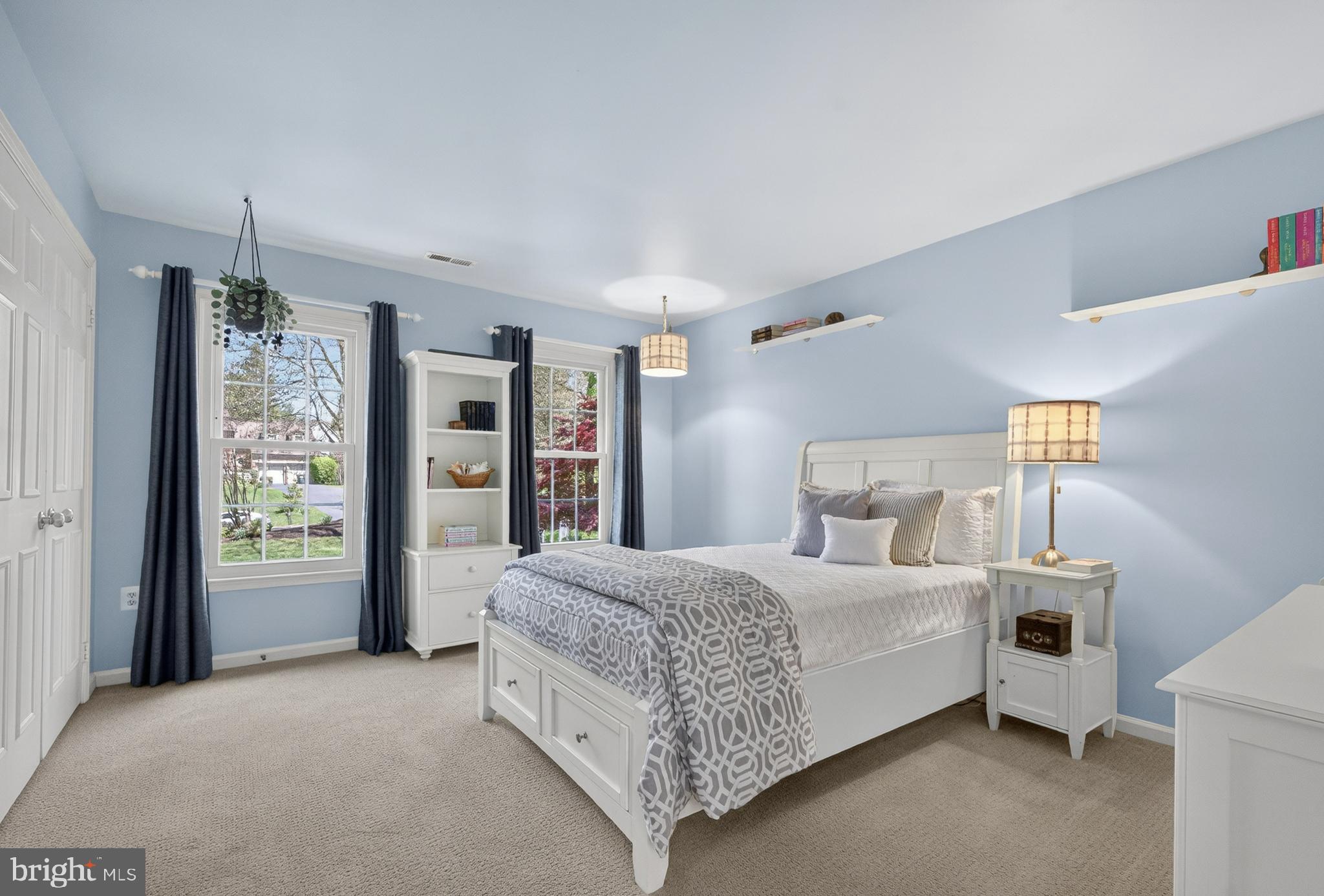 2906 Oakton Ridge Circle Oakton, VA 22124 - Photo 24 of 42 a bedroom with a large bed and a window