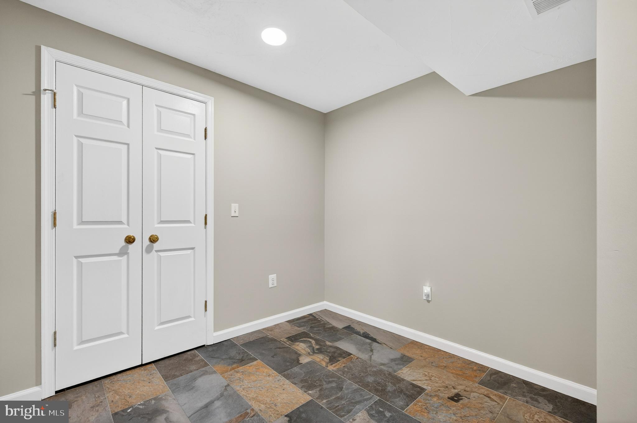 2906 Oakton Ridge Circle Oakton, VA 22124 - Photo 35 of 42 a view of an empty room