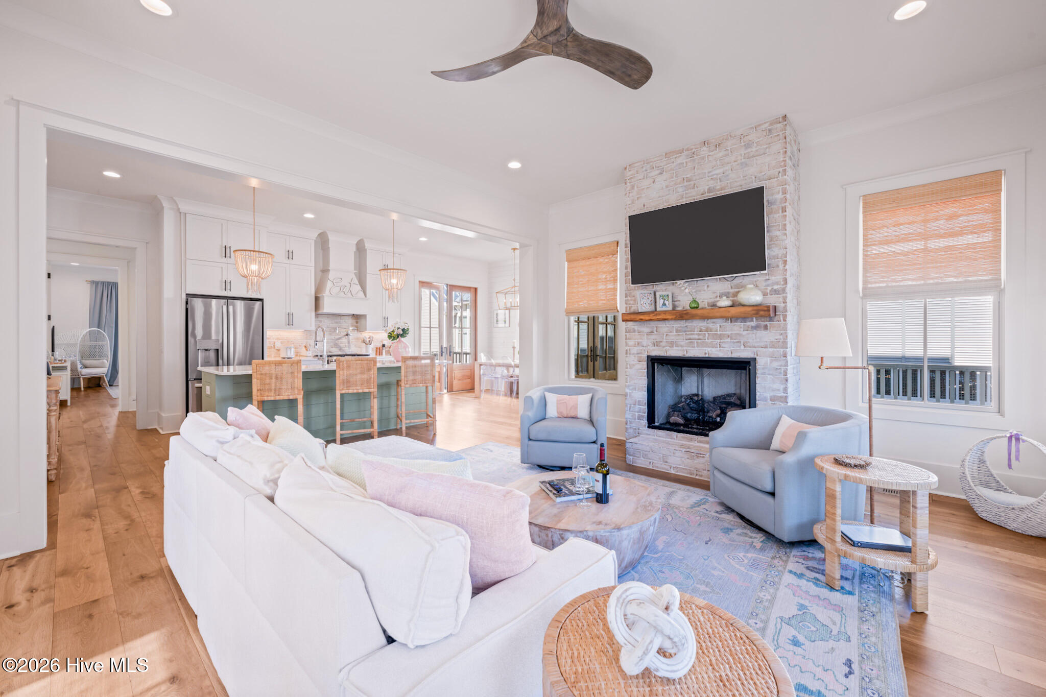 72 Boathouse Road Oriental, NC 28571 - Photo 7 of 40 Living Room 04