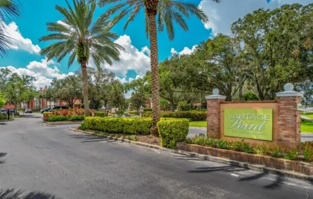 a sign that is sitting on a sidewalk in front of a building