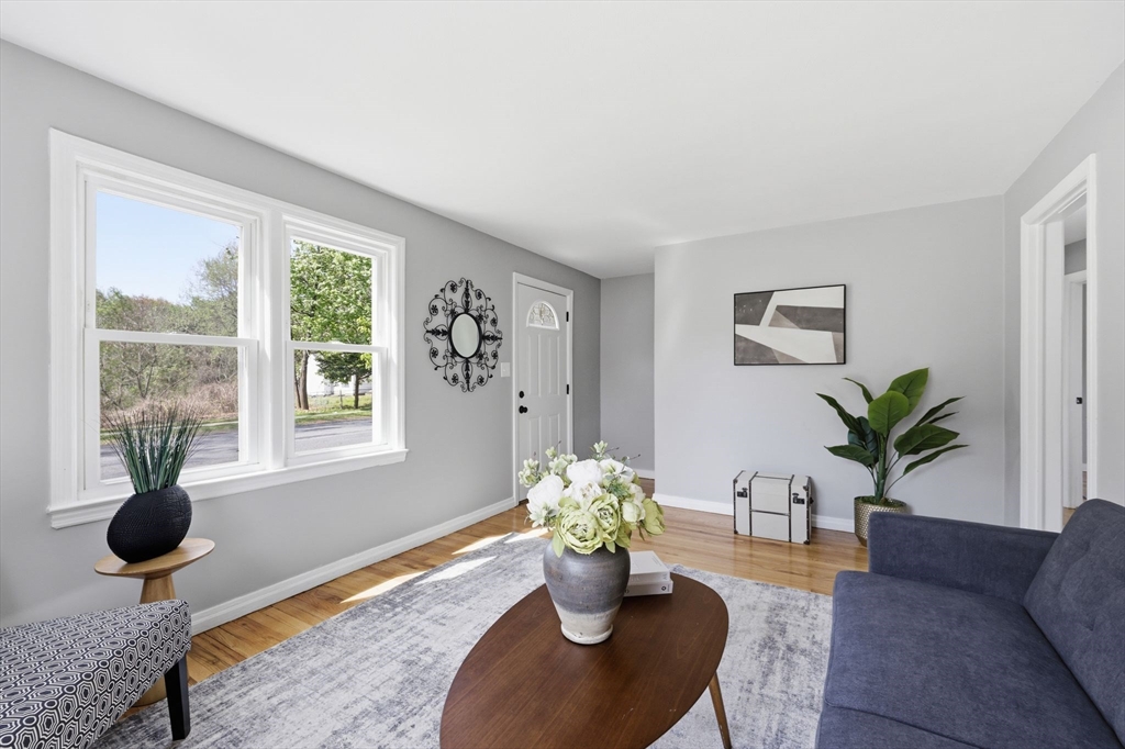 118 Surrey Road Springfield, MA 01118 - Photo 5 of 31
