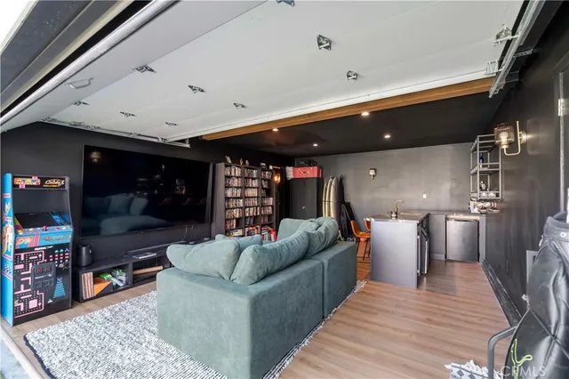 $2,500,000 | 5824 Compass Drive, Los Angeles, CA 90045