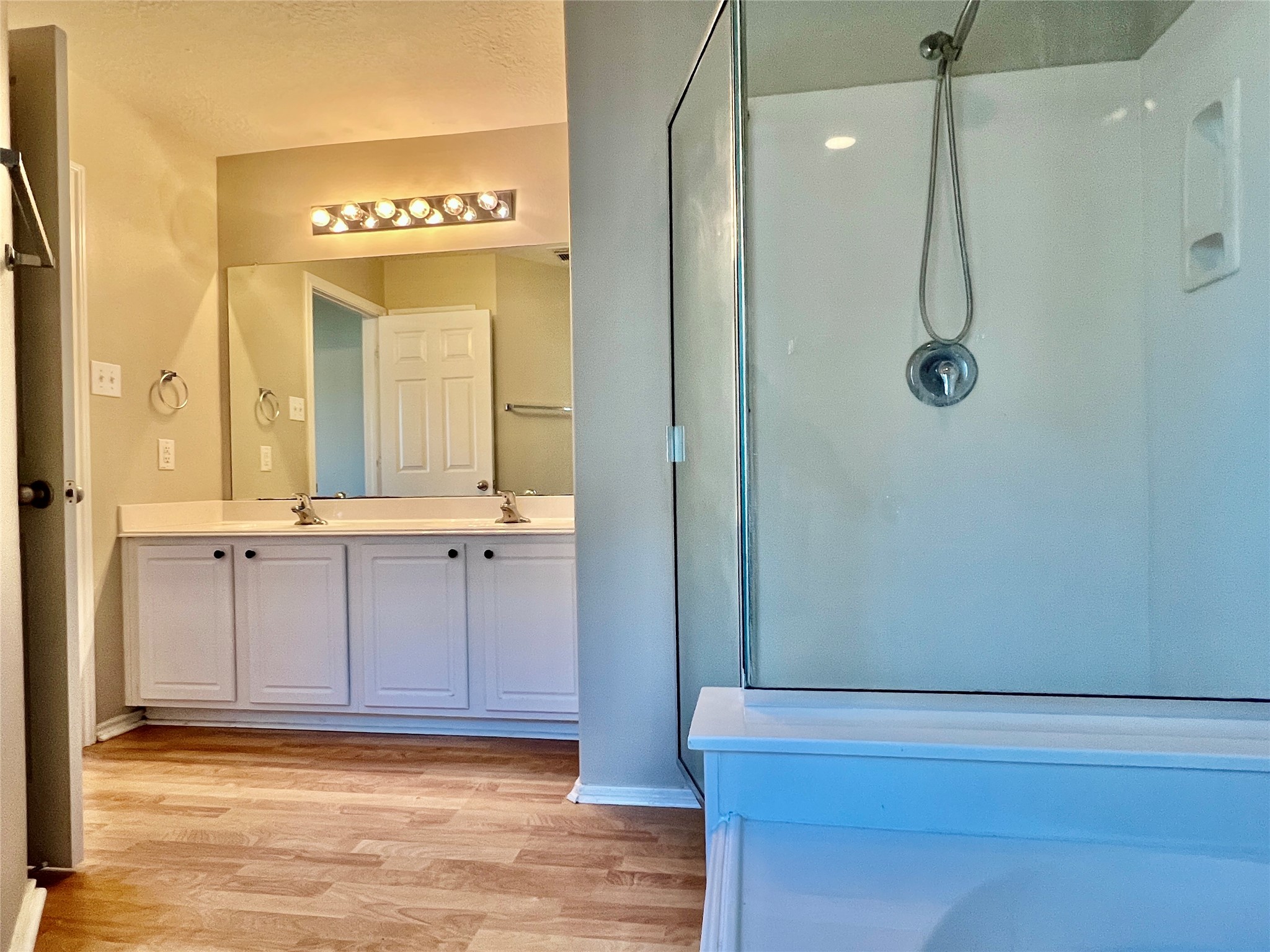 11834 Ramla Place Trail Houston, TX 77089 - Photo 15 of 30 a view of a elevator and bathroom