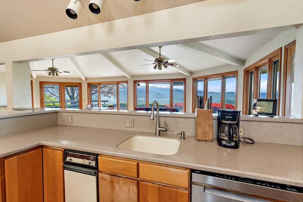6069 Hughes Road Medford, OR 97504 - Photo 56 of 84 HR(56)