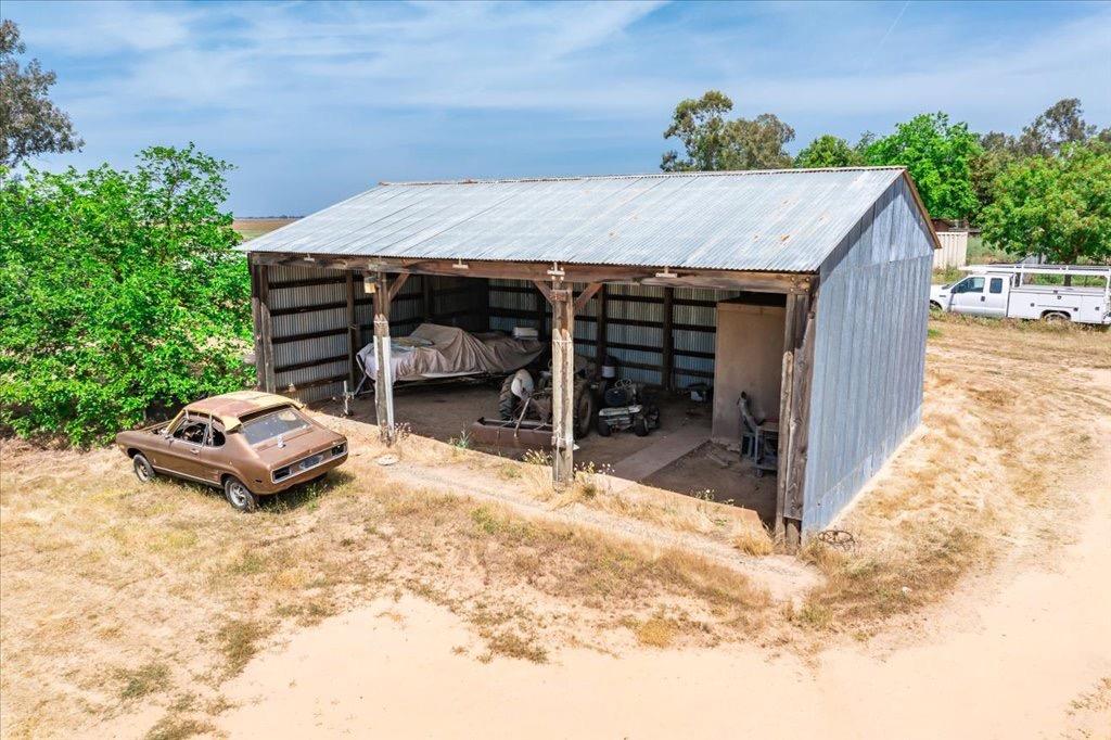 14066 Skyview Road Madera, CA 93636 - Photo 38 of 42 a view of a patio in back of house