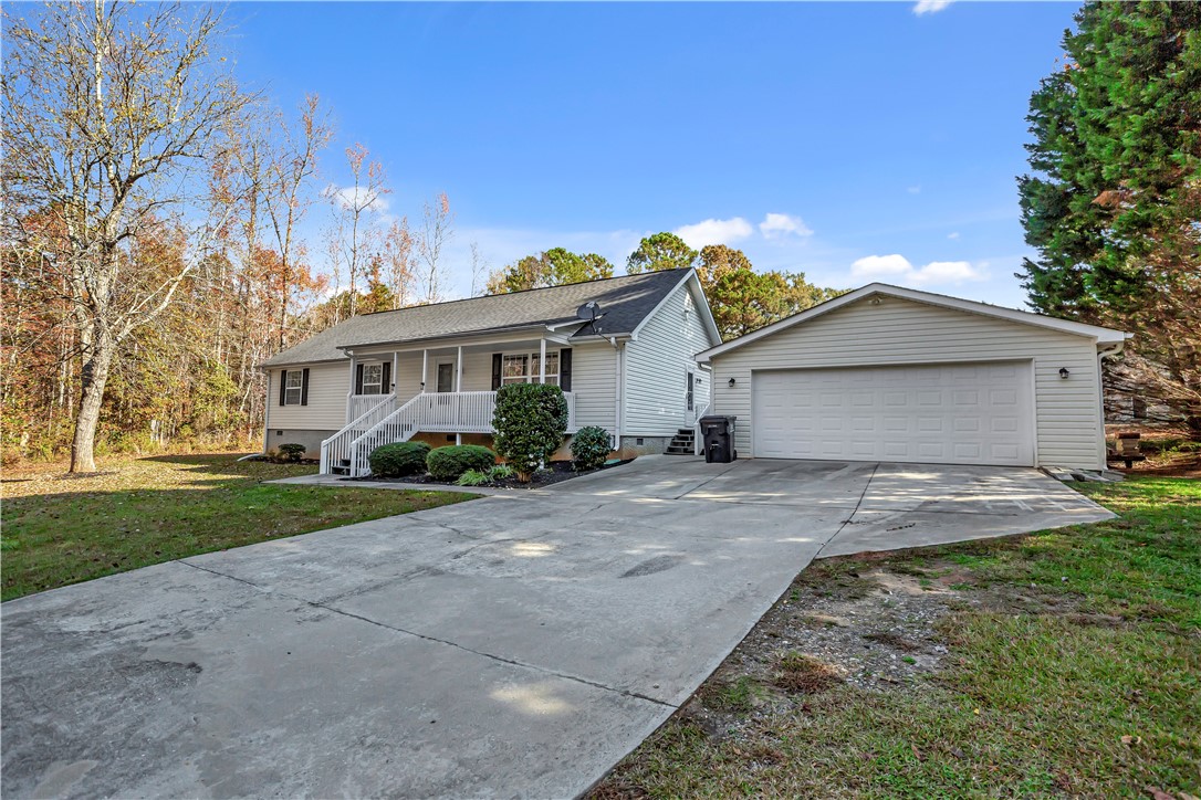 1229 Honey Creek Road Anderson, SC 29621 - Photo 2 of 27