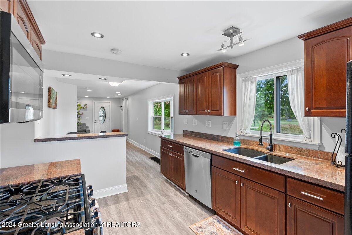 2558 Gilbert Road Lansing, MI 48911 - Photo 31 of 42 33-Media Jett - 33
