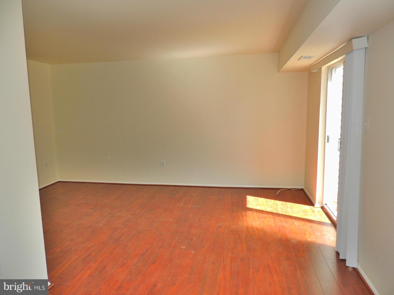 3792 Port Hope Point Triangle, VA 22172 - Photo 5 of 14 Living Room