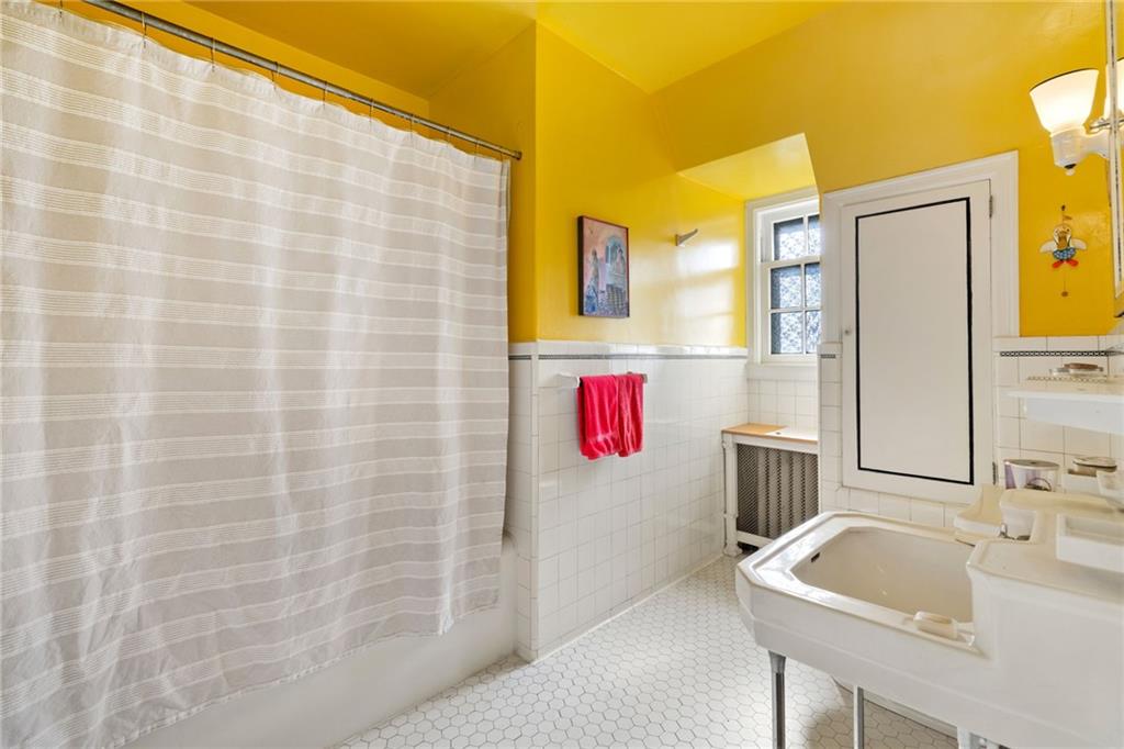 7008 Thomas Boulevard Pittsburgh, PA 15208 - Photo 12 of 23 a bathroom with a sink and a shower