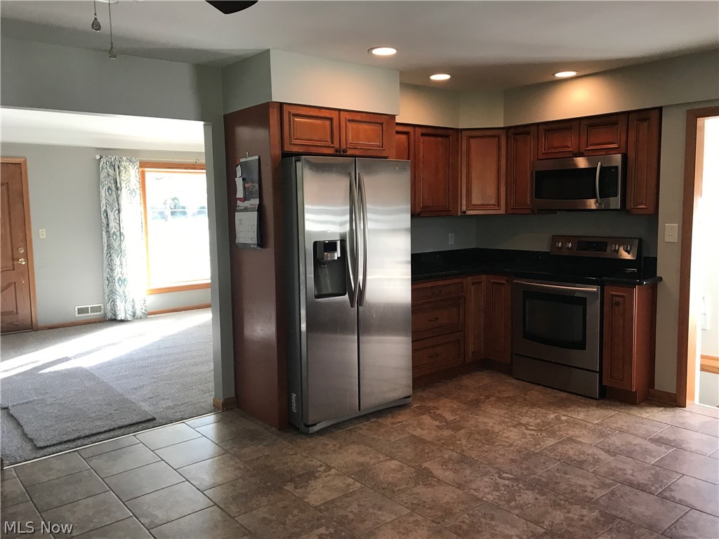 2812 Dentzler Road Parma, OH 44134 - Photo 4 of 8