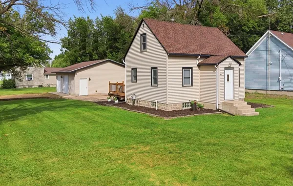$213,700 | 412 Central Avenue South, Mapleton, MN 56065