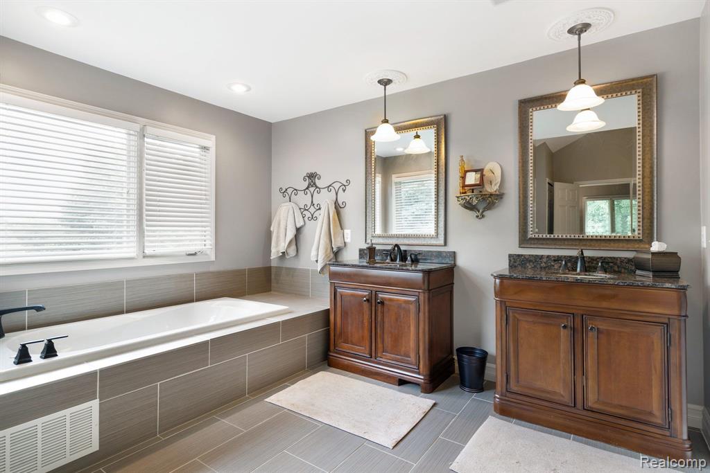 1870 Blue Grass Drive Rochester Hills, MI 48306 - Photo 23 of 58